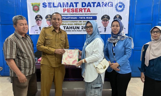 PROBEBAYA 2025: PELATIHAN TATA RIAS RESMI DIBUKA, WUJUD NYATA PEMBERDAYAAN MASYARAKAT DADI MULYA!